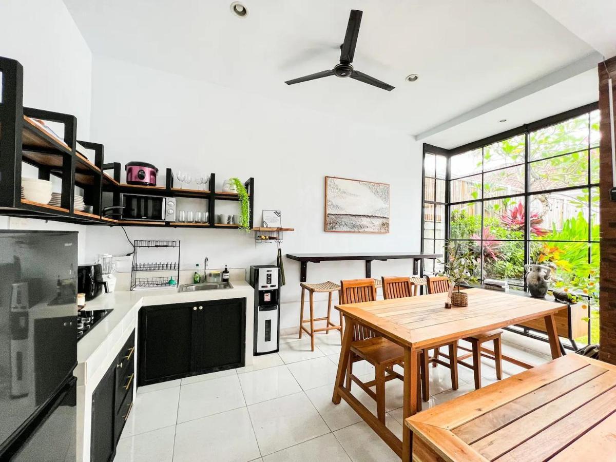Island Boy Guest House Canggu Extérieur photo